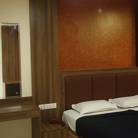 Hotel Dwaraka Paradise Хайдарабад Экстерьер фото