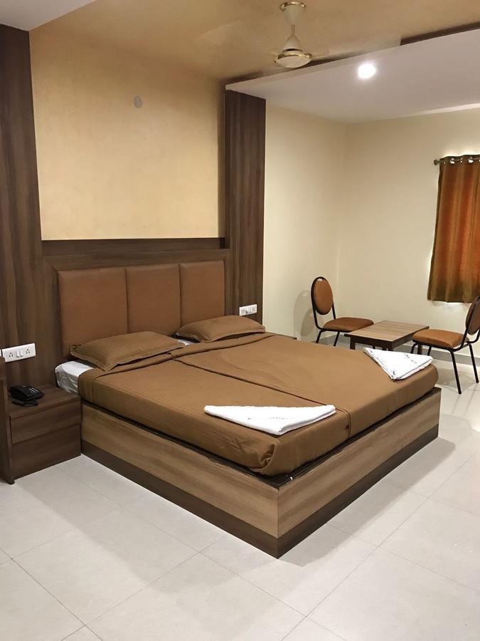 Hotel Dwaraka Paradise Хайдарабад Экстерьер фото